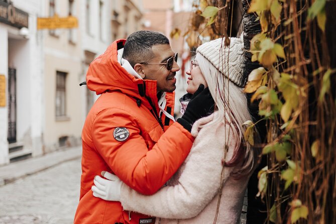 1H Private Photoshoot in Old Town of Riga - Vecriga and the cozy start to your photo walk