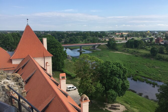 2 countries! Hill of Crosses, Rundale Palace and Bauska castle - How the Latvia-Lithuania route really feels from Riga