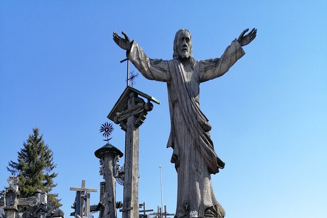 5,5 Hour Small Group Tour to Hill of Crosses from Riga - How the meeting point sets the tone