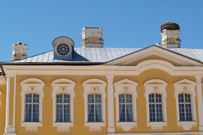 Group Day trip to Rundale Palace, Hill of Crosses & Bauska Castle - Food, Breaks, and How to Avoid Getting Hungry or Rushed