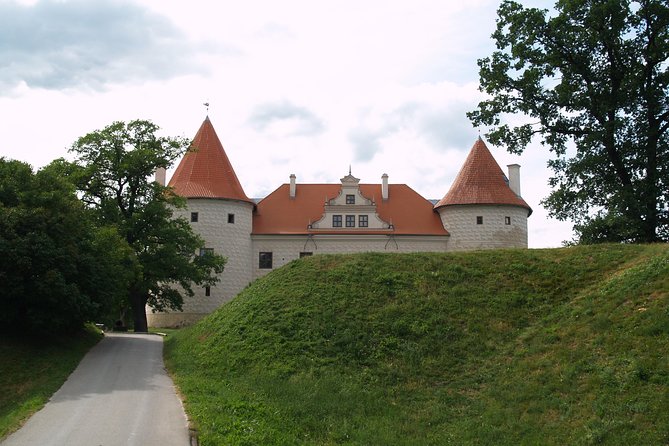 Group Day trip to Rundale Palace, Hill of Crosses & Bauska Castle - Stop 1 in Bauska Castle: Views First, Museum If You Want It