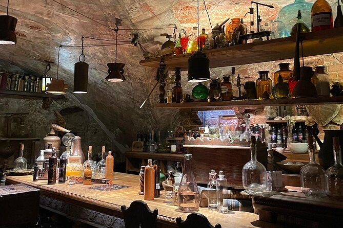 Medieval Experience: Guided Sightseeing and Food Tasting - Old Town starts at St. Peters Church and stays on track