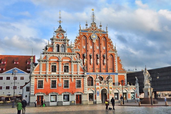 Old Town And Art Nouveau Walking Tour Of Riga - Logistics that matter on a 3-hour walk