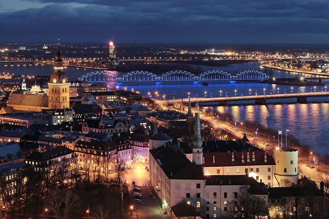 Old Town Walking Tour of Riga - Old Town orientation from the Latvian Riflemen Monument