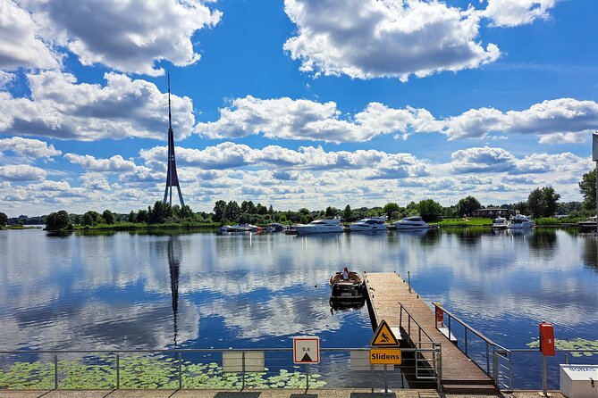 Private Boat Tour experience in Riga (City Canal and Daugava) - From Bastejkalns to Freedom Monument: why this stretch matters