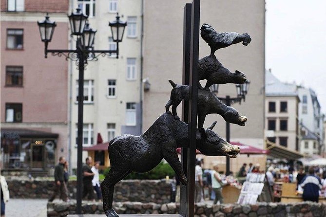 Private grand Riga city tour - Old Town power hits: Black Heads and Freedom Monument