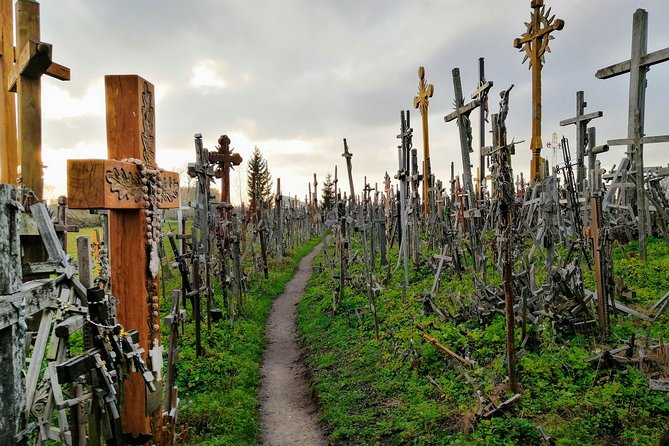 Private trip - Hill of Crosses / 2 countries in 1 day - The smooth Riga pickup and the ride that sets the tone