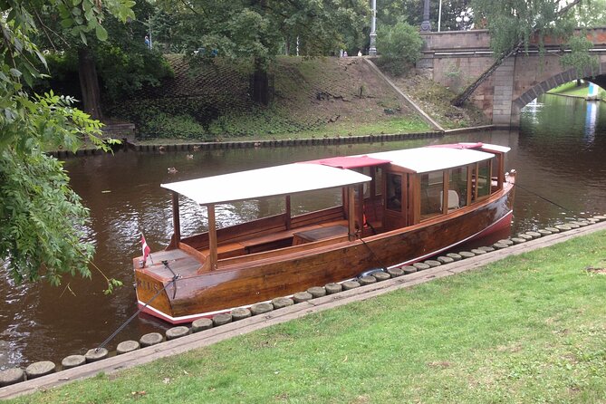 Riga Canal and Daugava Boat Tour with Welcome Drink & Audio Guide - Why a Riga canal boat is a smart first move