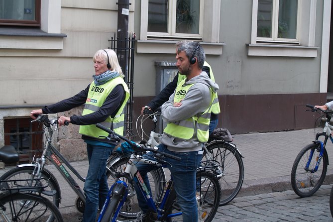 Riga Highlights Bike Tour - The Riga Great Choral Synagogue Holocaust Monument stop matters