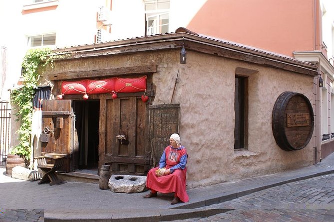 Riga Old Town Walking Tour in a Small Group - UNESCO Old Town buildings, photographed fast and explained well