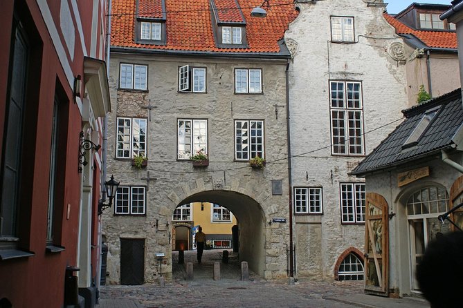 Riga Old Town Walking Tour in a Small Group - Local guide tips that make Riga feel usable