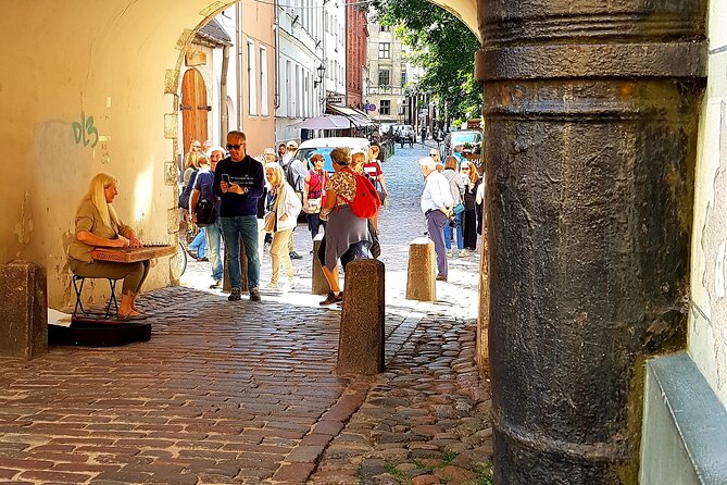 Riga Sightseeing Tour for First Time Visitors - Latgale Suburb Stop: Moscow Forstadt, Soviet-Era Styles, and Old Wooden Homes