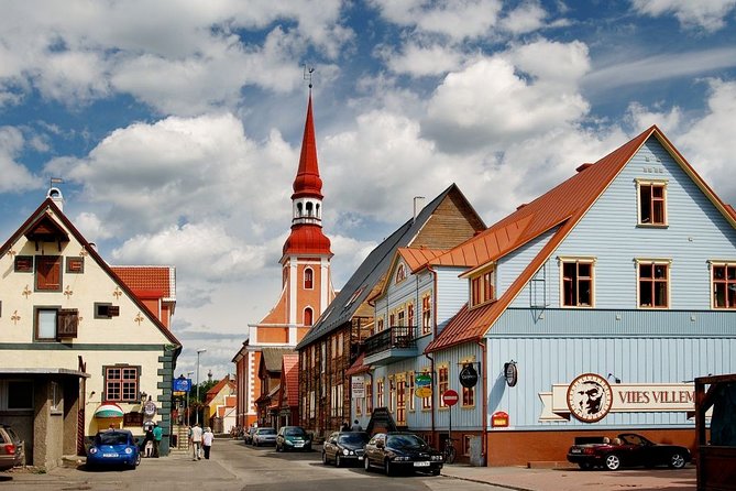 Riga to Tallinn - Sightseeing transfer - What to pack and how to get the most out of both stops
