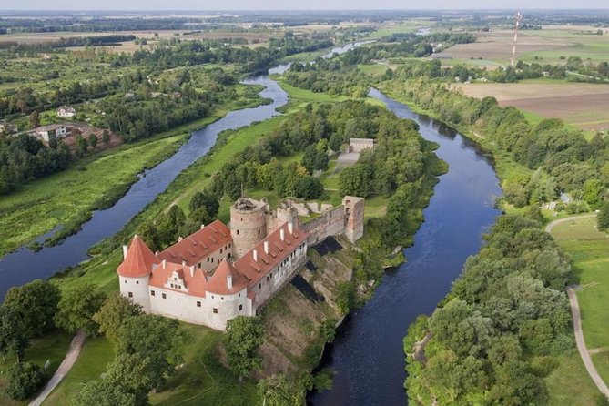 Riga to Vilnius - Sightseeing transfer - Bauska Castle: military walls, then dukes’ residence