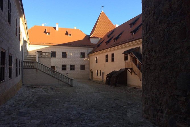 Tour from Riga - Vilnius via Bauska, Rundale, The Hill of Crosses - Comfort, luggage, and the realities of a long driving day