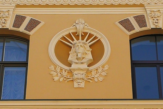 Ultimate Art Nouveau Experience in Riga - Private Tour - Meeting at Rīgas Kongresu nams, then getting oriented fast